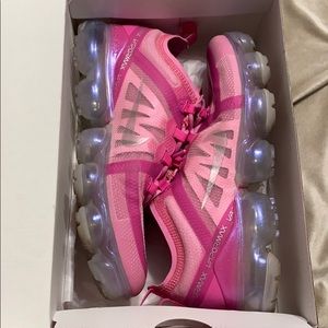 Woman’s air vapormax pink